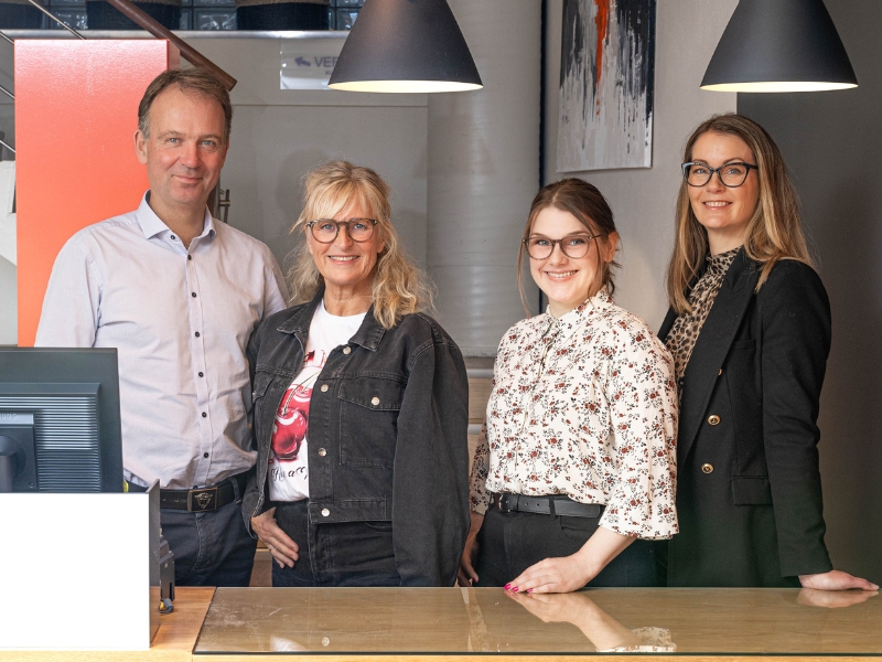 Teamet hos Optiker Corneliussen i butikken i Arendal